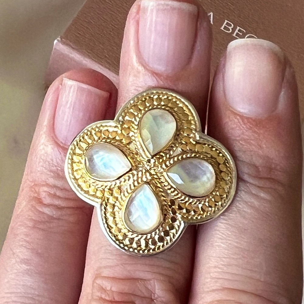 ANNA BECK White Quartz and Mother of Pearl Clover Ring Sz 6 - NIB - Picture 13 of 14